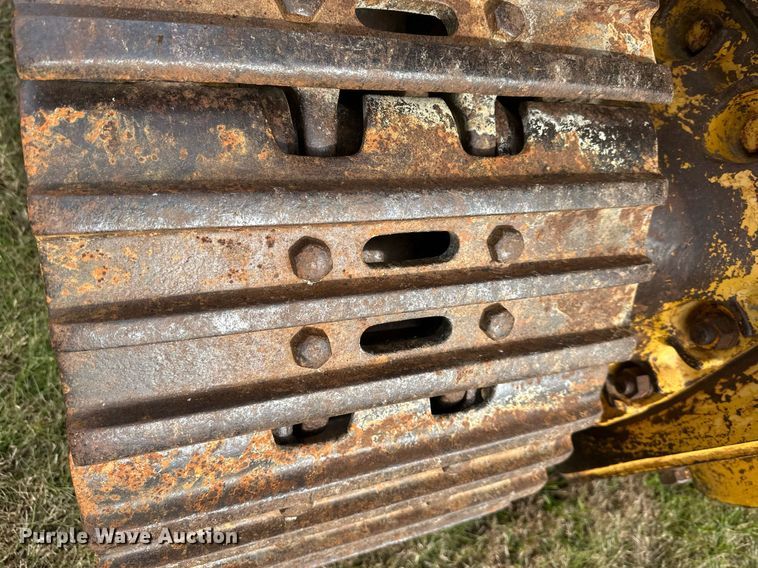 image for item DS3272 International 250 track loader