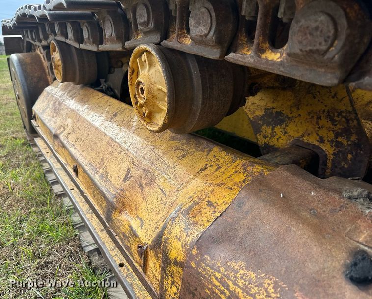 image for item DS3272 International 250 track loader