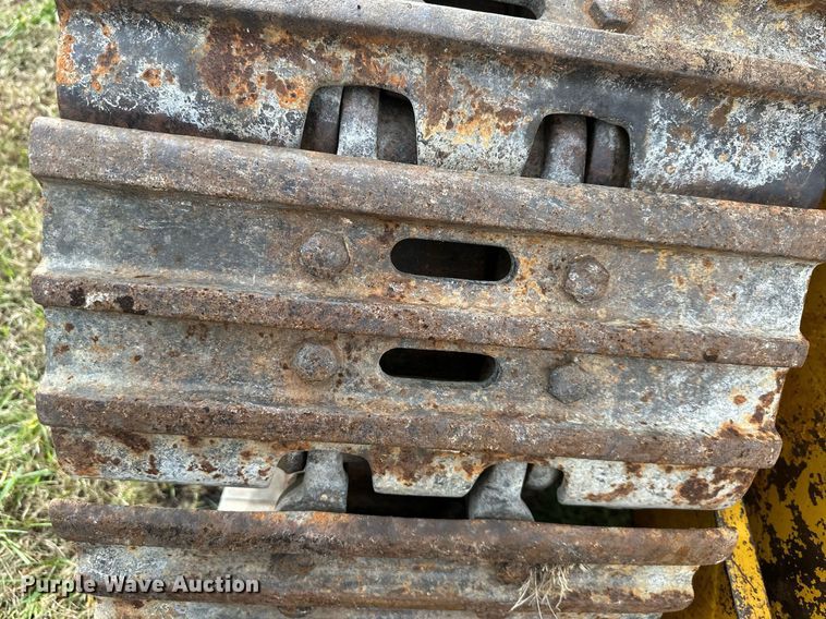 image for item DS3272 International 250 track loader