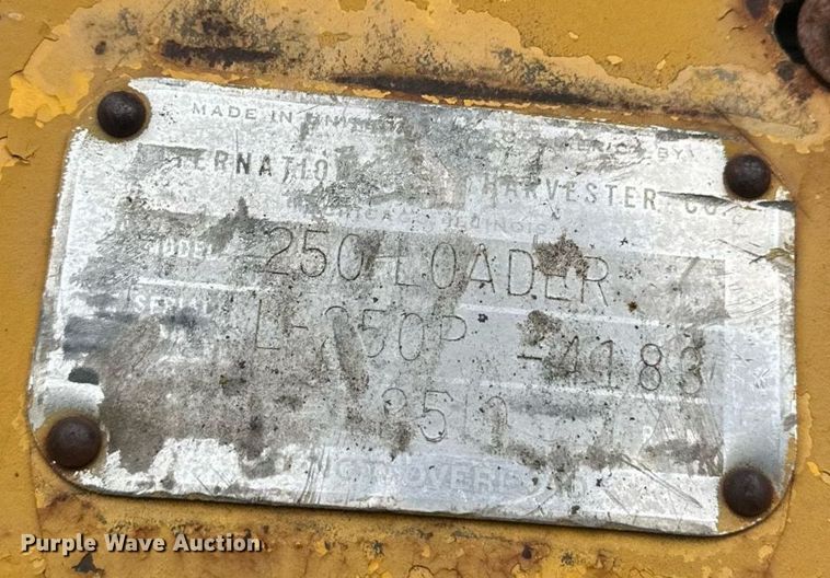 image for item DS3272 International 250 track loader