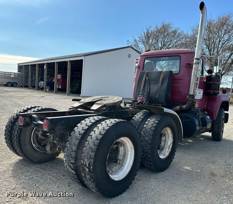 image for item DS3280 1978 Mack R686 semi truck