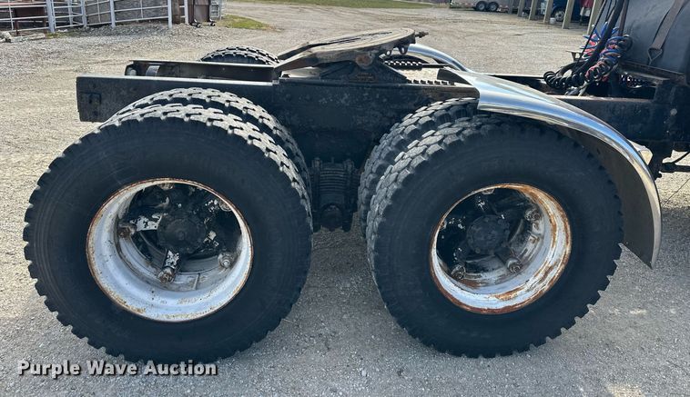 image for item DS3280 1978 Mack R686 semi truck