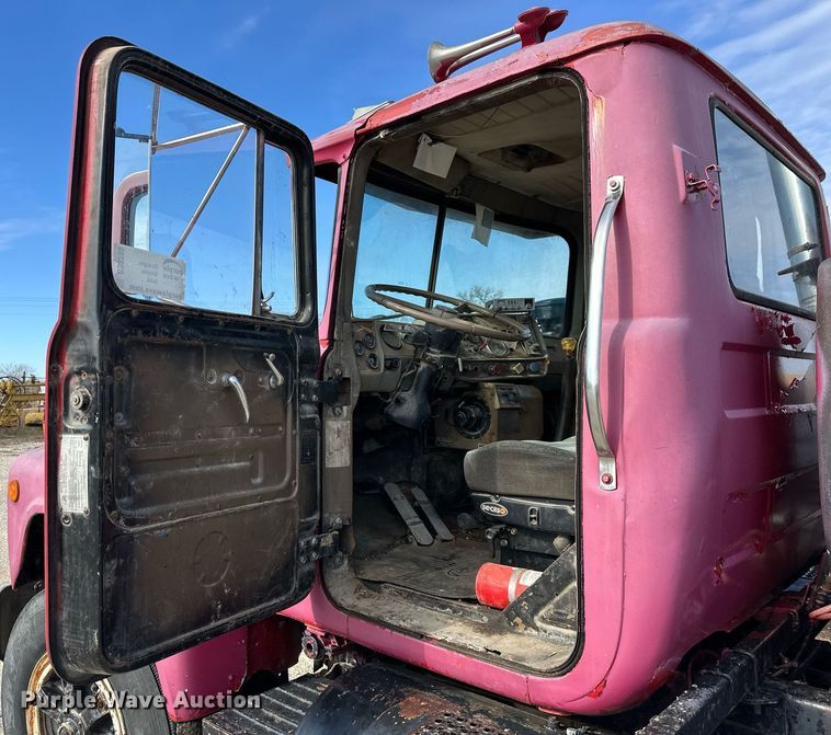 image for item DS3280 1978 Mack R686 semi truck