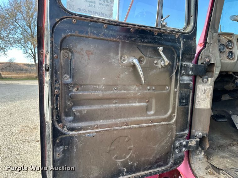 image for item DS3280 1978 Mack R686 semi truck