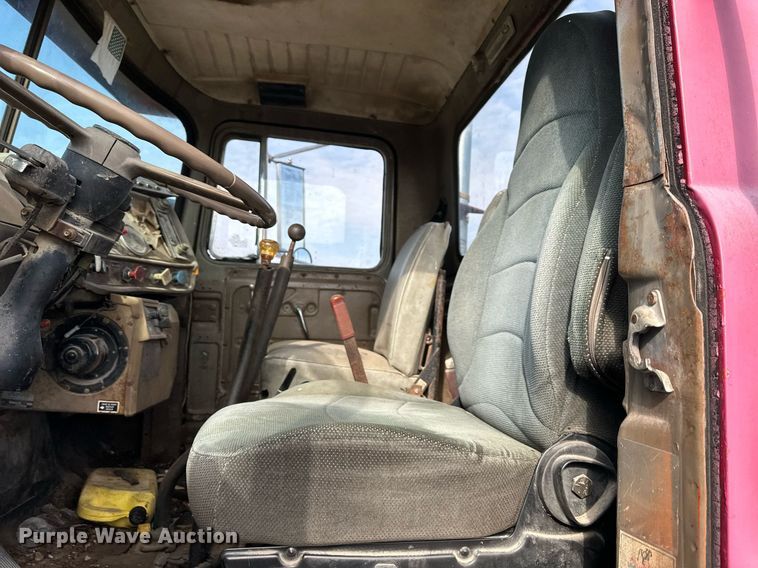 image for item DS3280 1978 Mack R686 semi truck