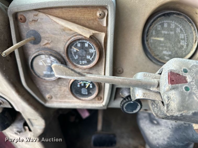 image for item DS3280 1978 Mack R686 semi truck