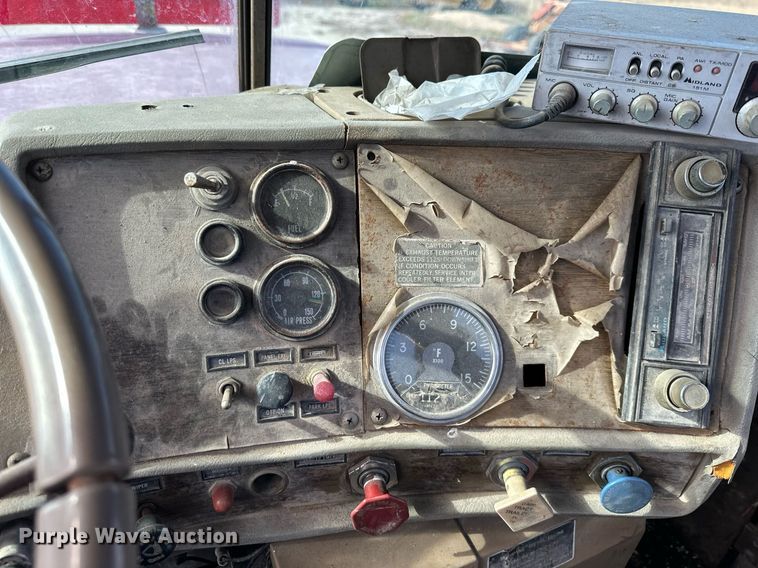 image for item DS3280 1978 Mack R686 semi truck