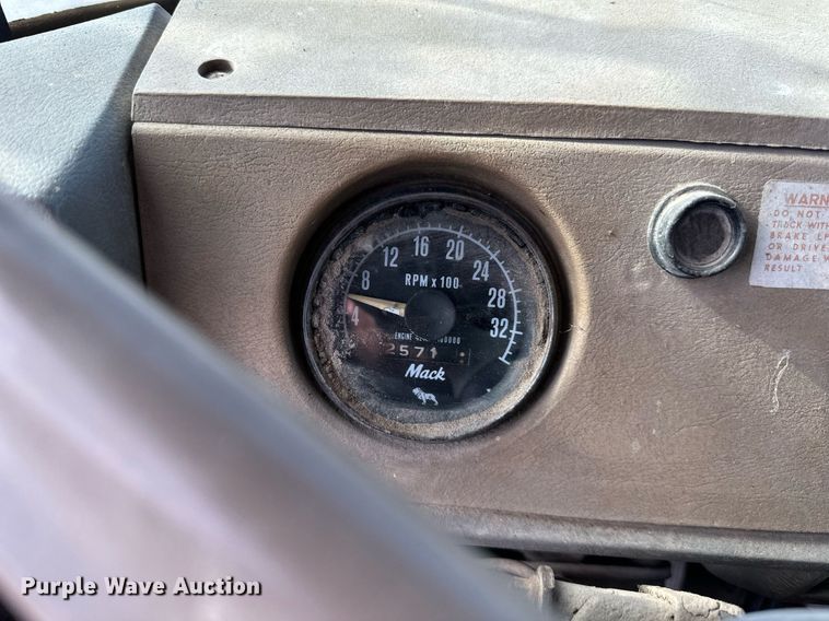 image for item DS3280 1978 Mack R686 semi truck