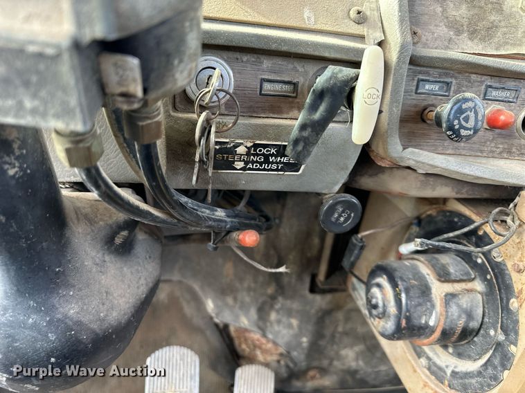 image for item DS3280 1978 Mack R686 semi truck