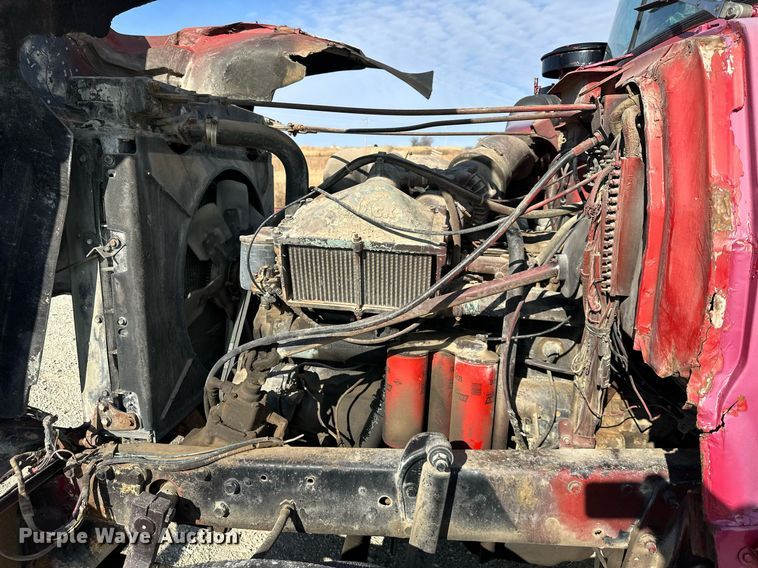 image for item DS3280 1978 Mack R686 semi truck