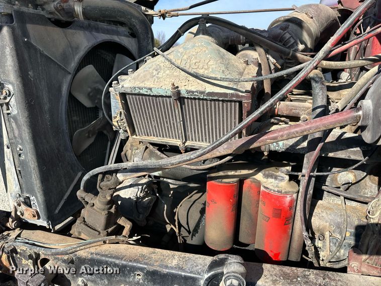 image for item DS3280 1978 Mack R686 semi truck