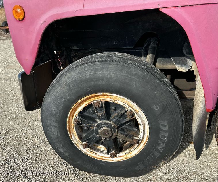 image for item DS3280 1978 Mack R686 semi truck