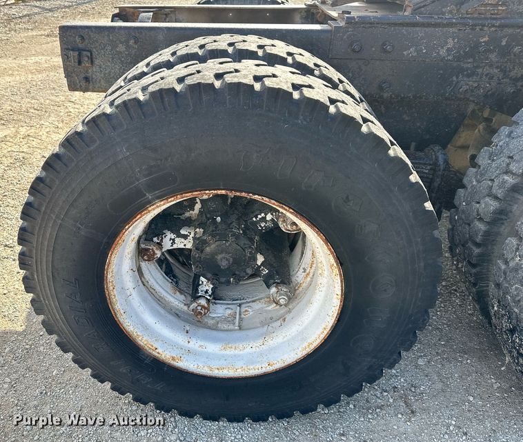 image for item DS3280 1978 Mack R686 semi truck