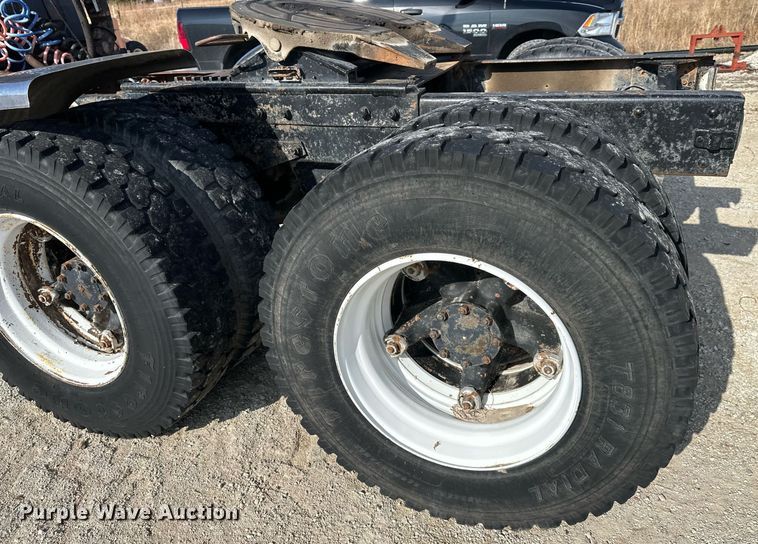 image for item DS3280 1978 Mack R686 semi truck