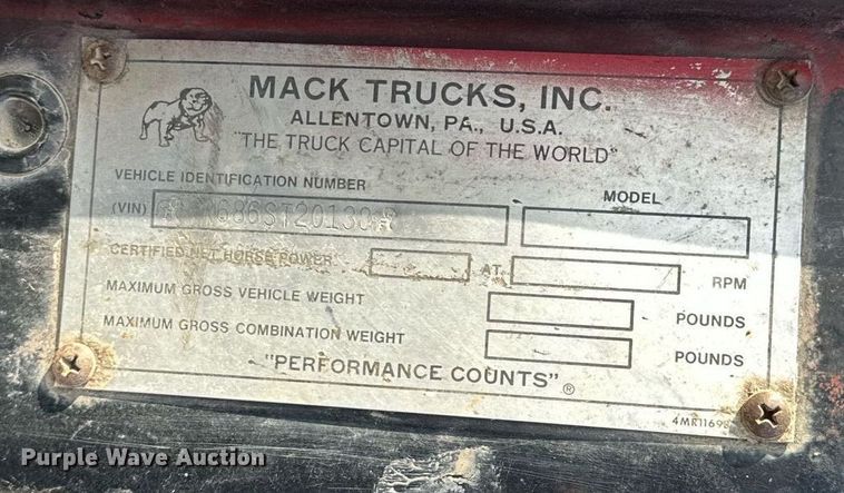 image for item DS3280 1978 Mack R686 semi truck