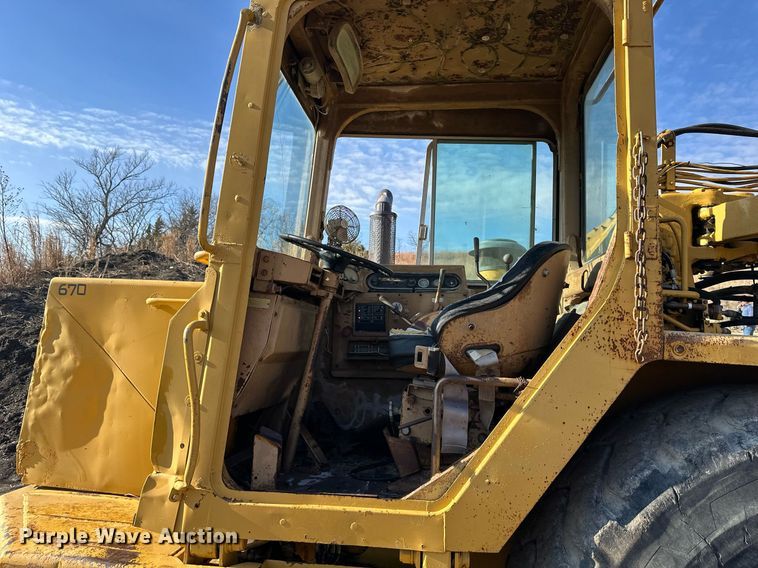 image for item DS3284 1984 Caterpillar 615 elevating scraper