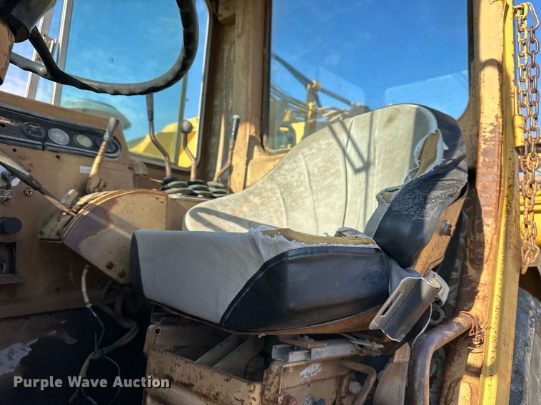 image for item DS3284 1984 Caterpillar 615 elevating scraper