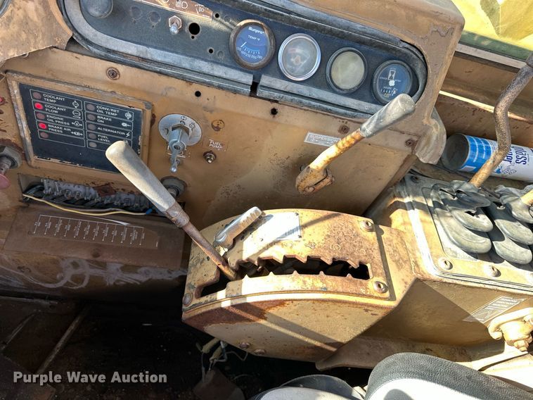 image for item DS3284 1984 Caterpillar 615 elevating scraper