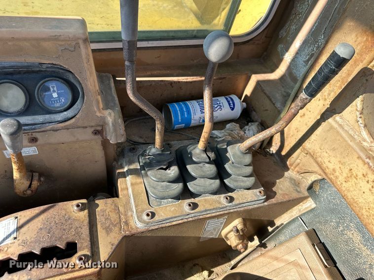 image for item DS3284 1984 Caterpillar 615 elevating scraper