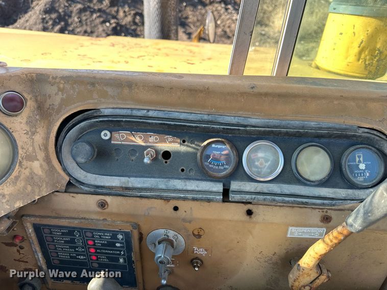 image for item DS3284 1984 Caterpillar 615 elevating scraper