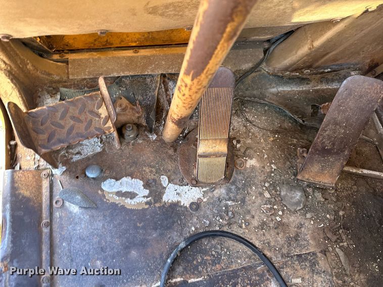 image for item DS3284 1984 Caterpillar 615 elevating scraper