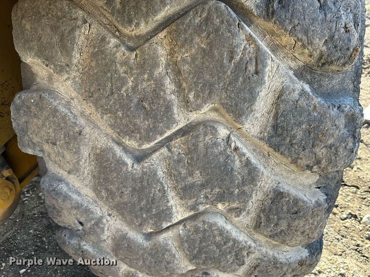 image for item DS3284 1984 Caterpillar 615 elevating scraper