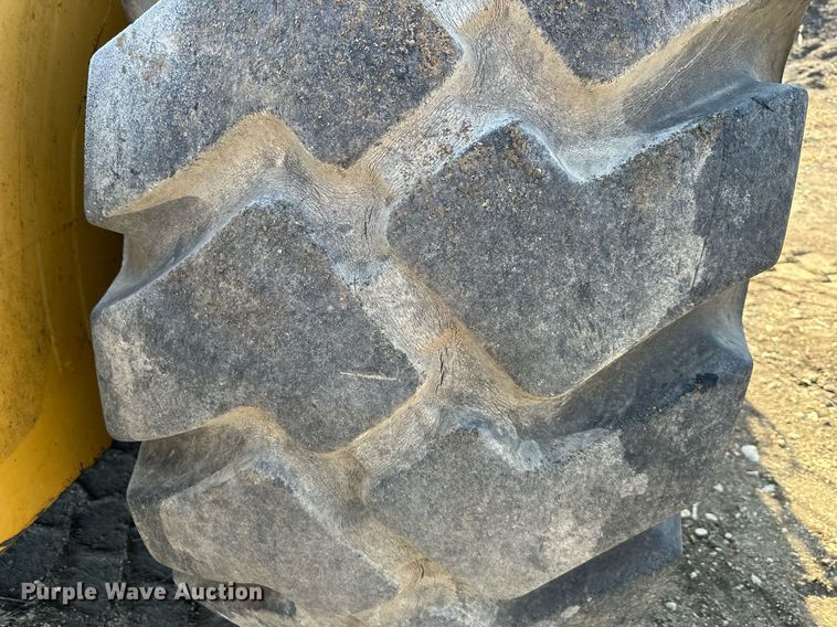 image for item DS3284 1984 Caterpillar 615 elevating scraper