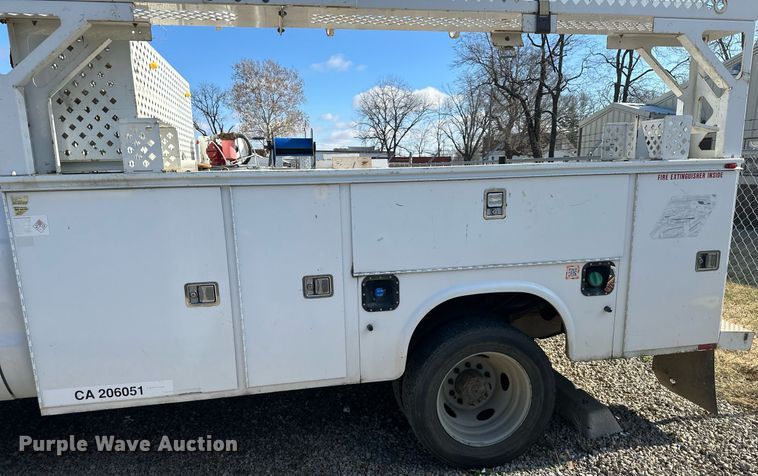 image for item DS3297 2013 Ford F450 Super Duty utility / service truck