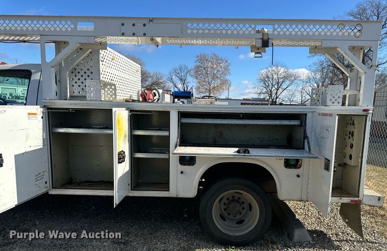 image for item DS3297 2013 Ford F450 Super Duty utility / service truck