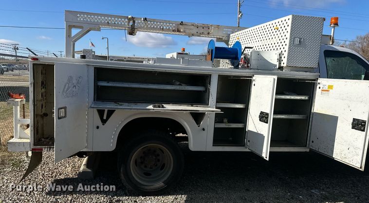 image for item DS3297 2013 Ford F450 Super Duty utility / service truck