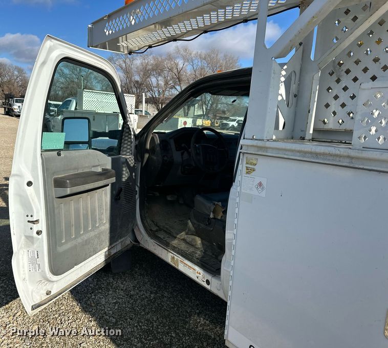 image for item DS3297 2013 Ford F450 Super Duty utility / service truck