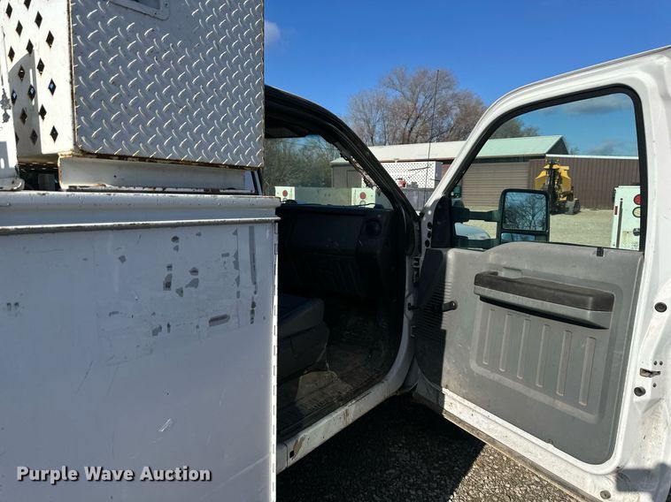 image for item DS3297 2013 Ford F450 Super Duty utility / service truck