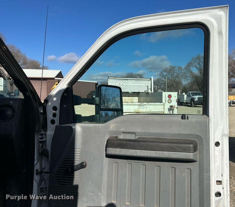 image for item DS3297 2013 Ford F450 Super Duty utility / service truck