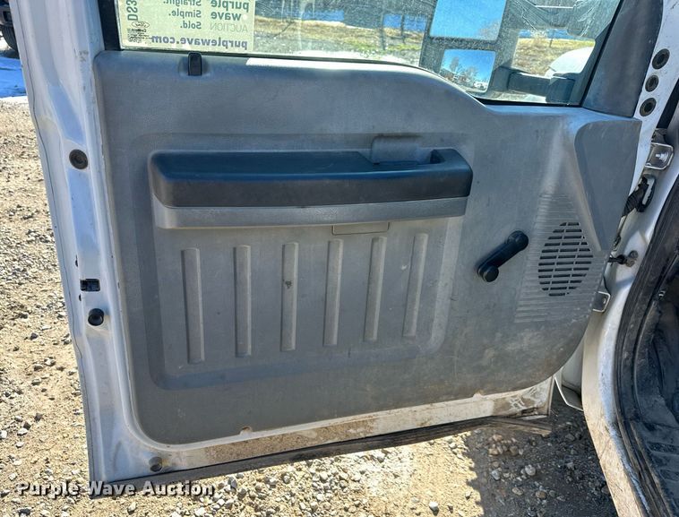 image for item DS3298 2012 Ford F550 Super Duty utility / service truck