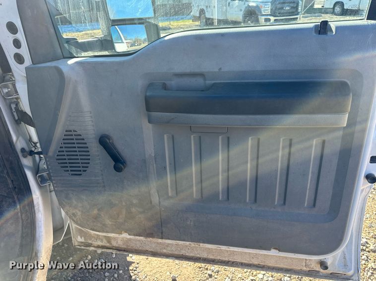 image for item DS3298 2012 Ford F550 Super Duty utility / service truck