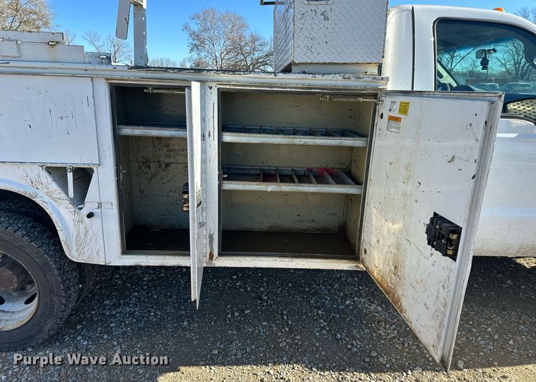 image for item DS3300 2014 Ford F450 Super Duty utility / service truck