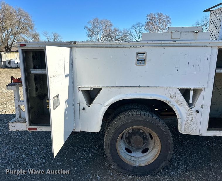 image for item DS3300 2014 Ford F450 Super Duty utility / service truck