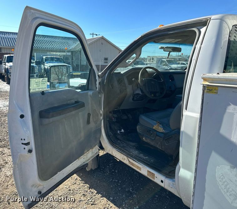 image for item DS3300 2014 Ford F450 Super Duty utility / service truck