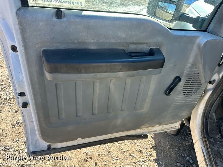 image for item DS3300 2014 Ford F450 Super Duty utility / service truck