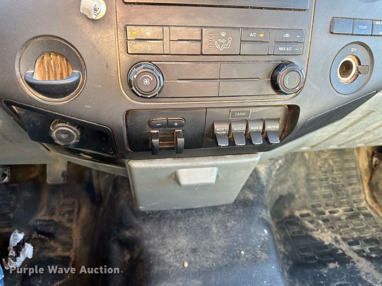 image for item DS3300 2014 Ford F450 Super Duty utility / service truck