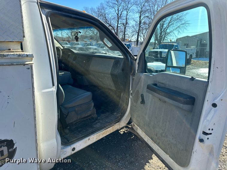 image for item DS3300 2014 Ford F450 Super Duty utility / service truck