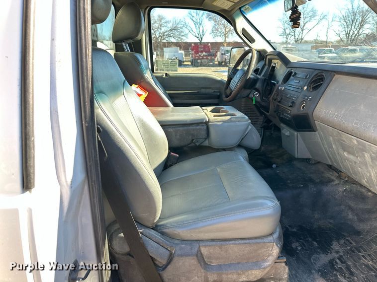 image for item DS3300 2014 Ford F450 Super Duty utility / service truck