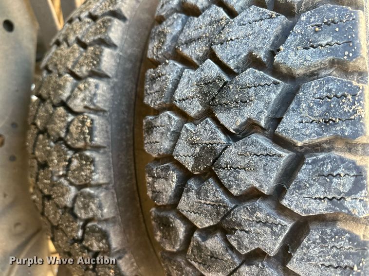 image for item DS3300 2014 Ford F450 Super Duty utility / service truck