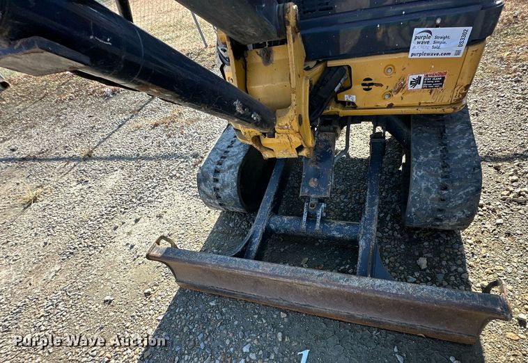 image for item DS3302 2014 John Deere 27D mini excavator