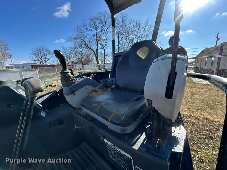 image for item DS3302 2014 John Deere 27D mini excavator