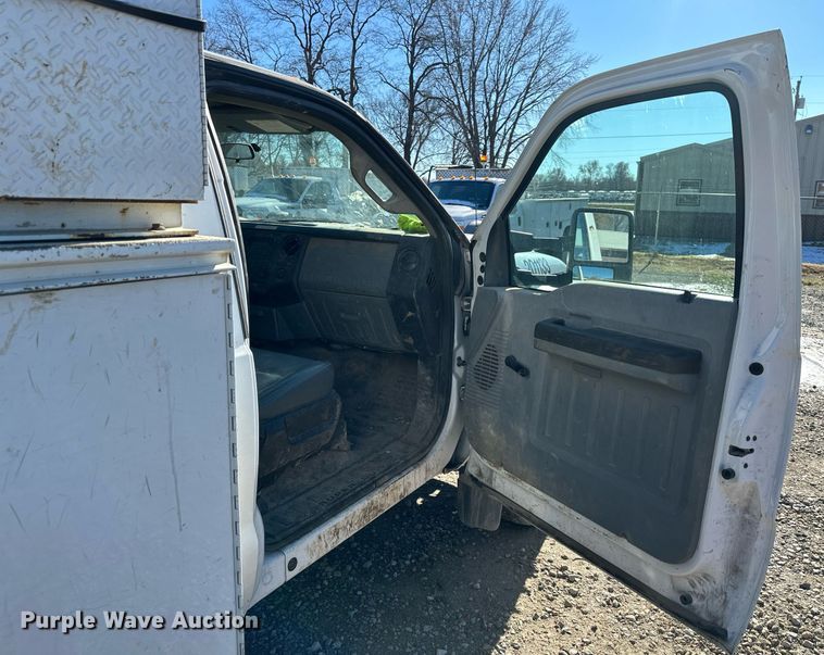 image for item DS3308 2013 Ford F450 Super Duty utility / service truck