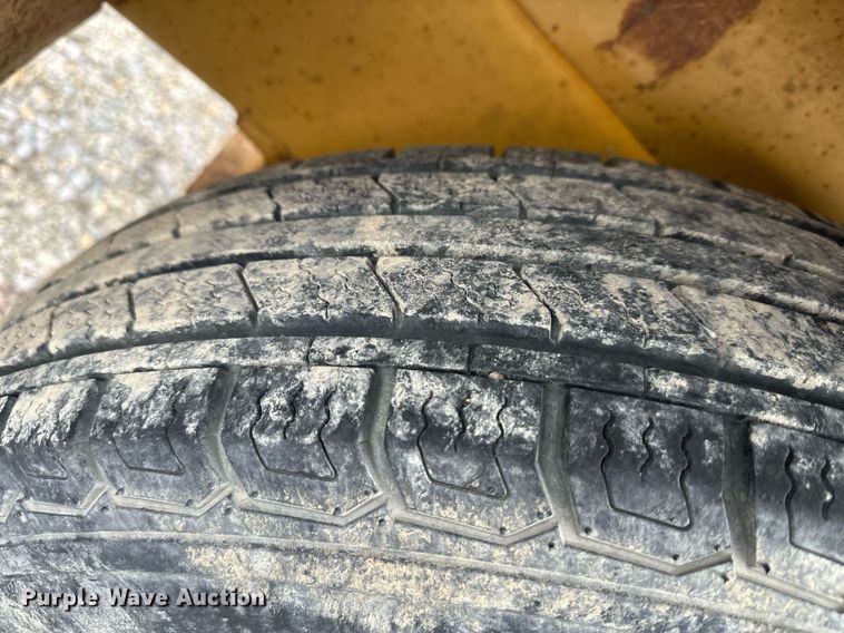 image for item DS3313 2012 Custom Heavy  Haul 4T252HDBWGPT pole trailer