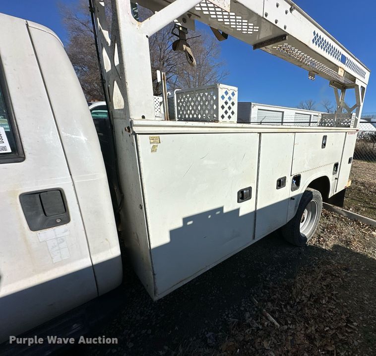 image for item DS3317 2015 Ford F450 Super Duty utility / service truck