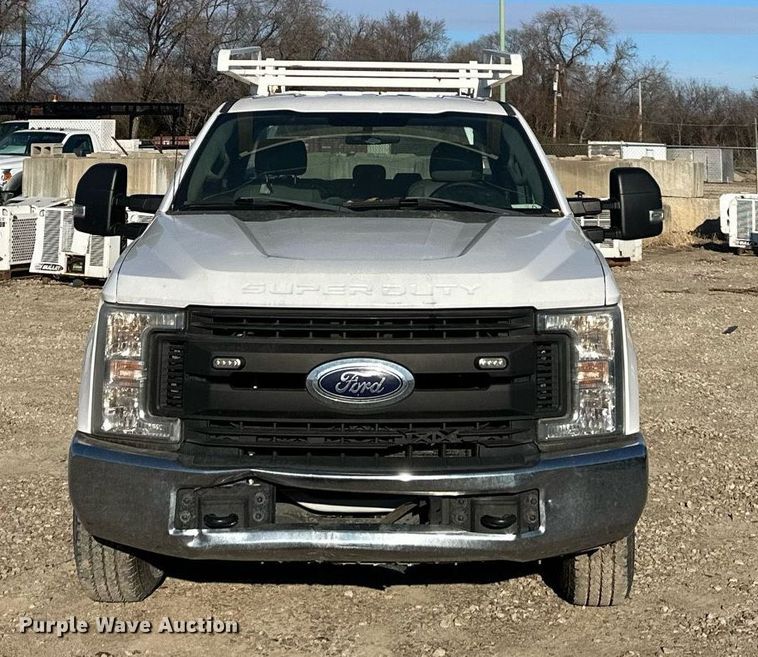 image for item DS3320 2017 Ford F250 Super Duty utility / service pickup truck