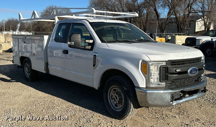 image for item DS3320 2017 Ford F250 Super Duty utility / service pickup truck